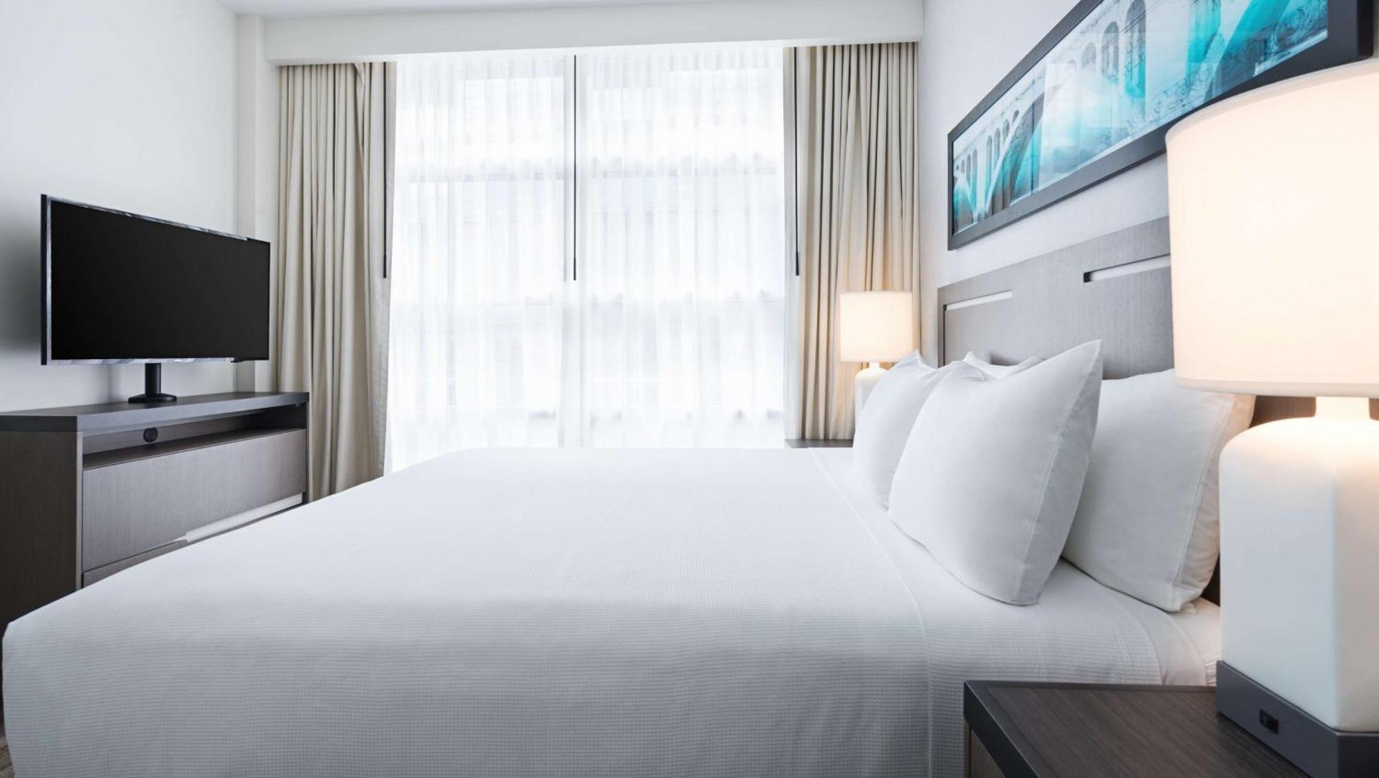 King Studio Suite with River View - Disability Access