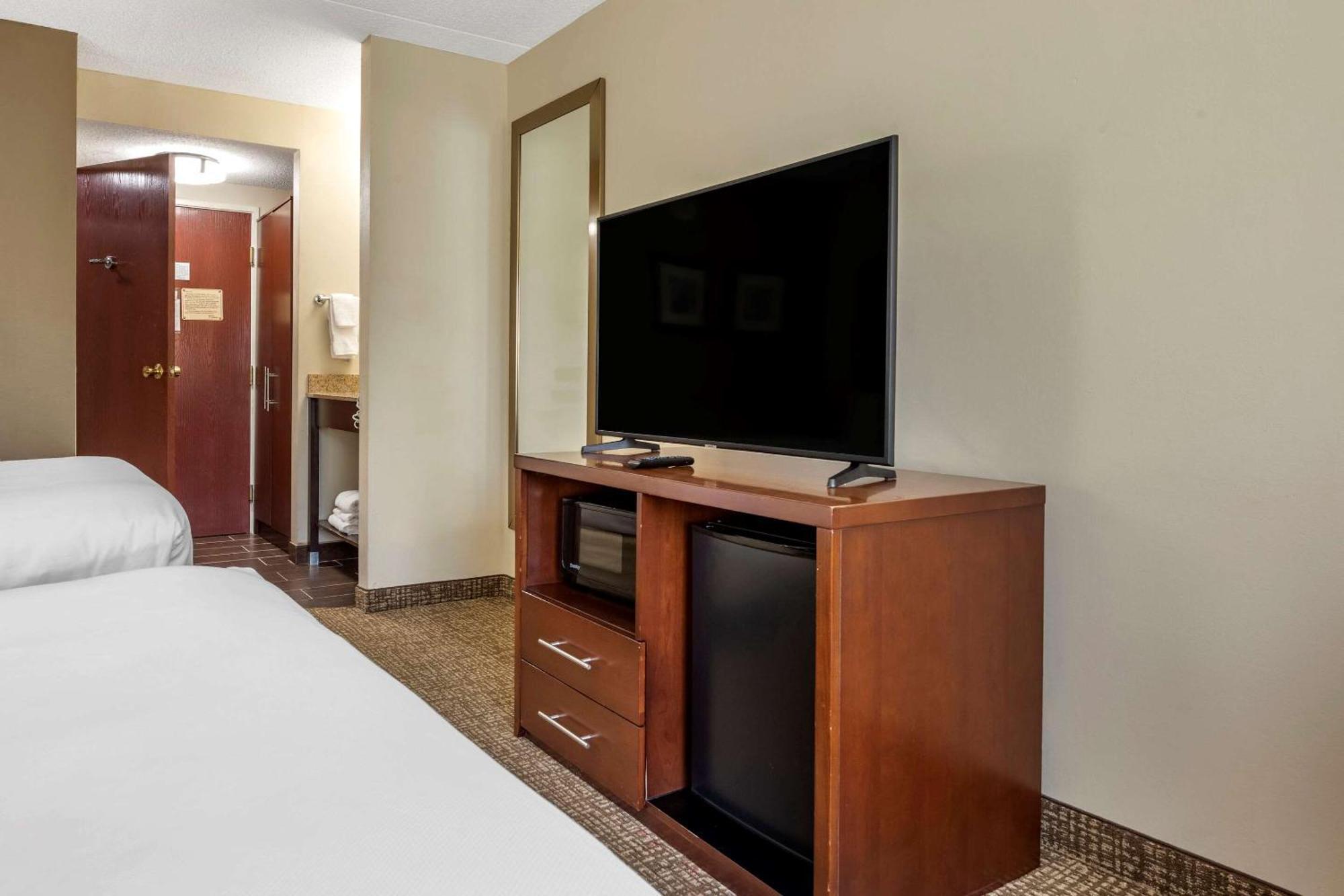 Queen Room with Two Queen Beds - Non-Smoking