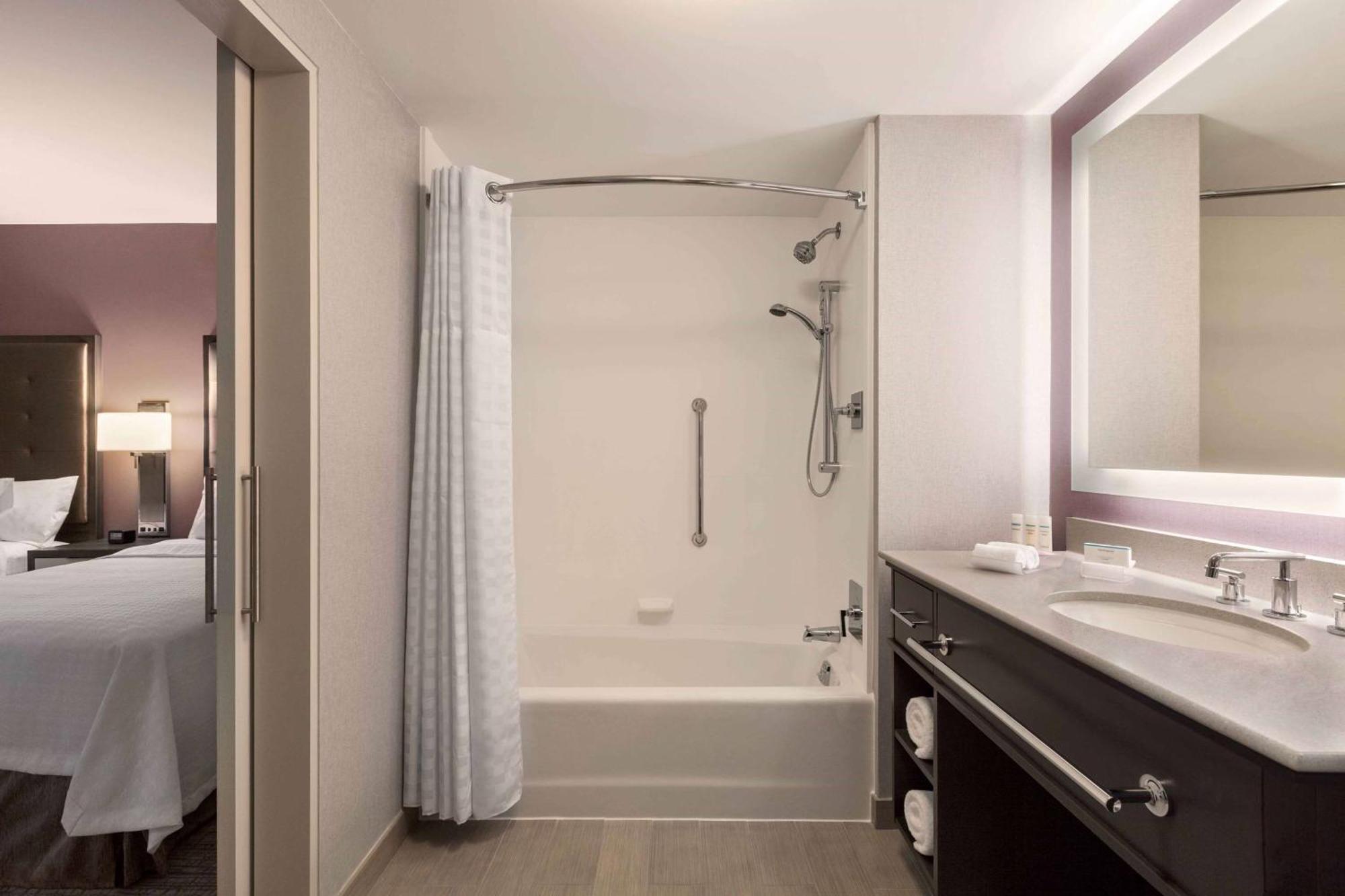 King Studio Suite Mobility Access or Non-Smoking