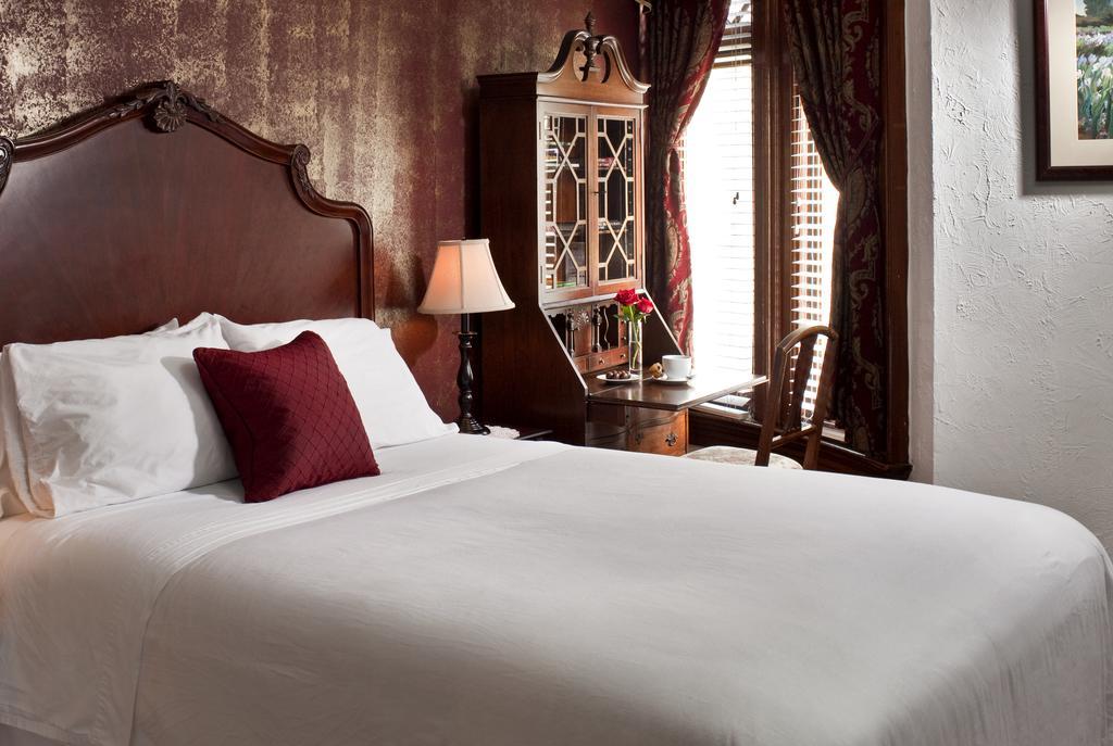 Queen Room 202