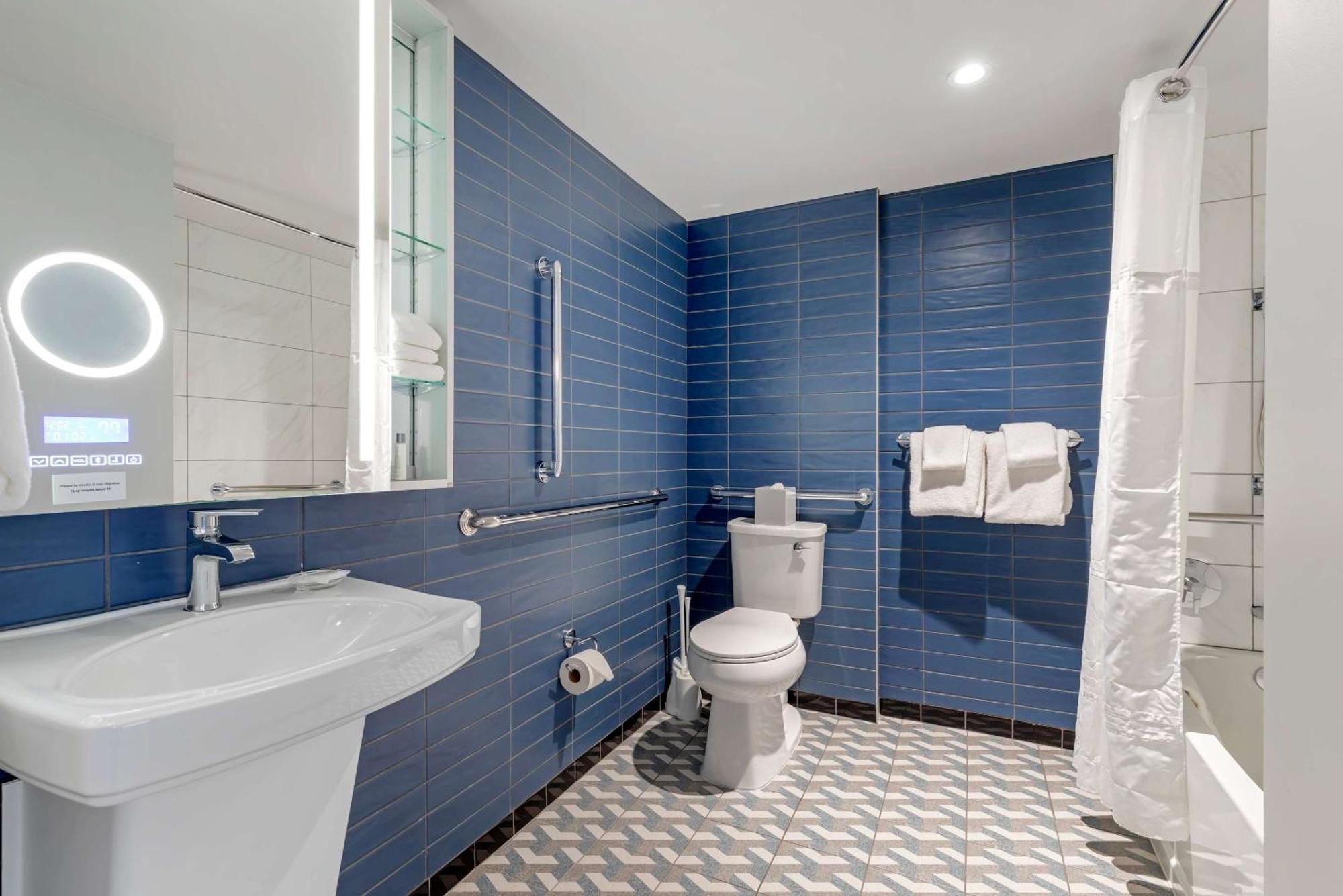 Quadruple Room Two Queen Beds Disability Access or Non Smoking