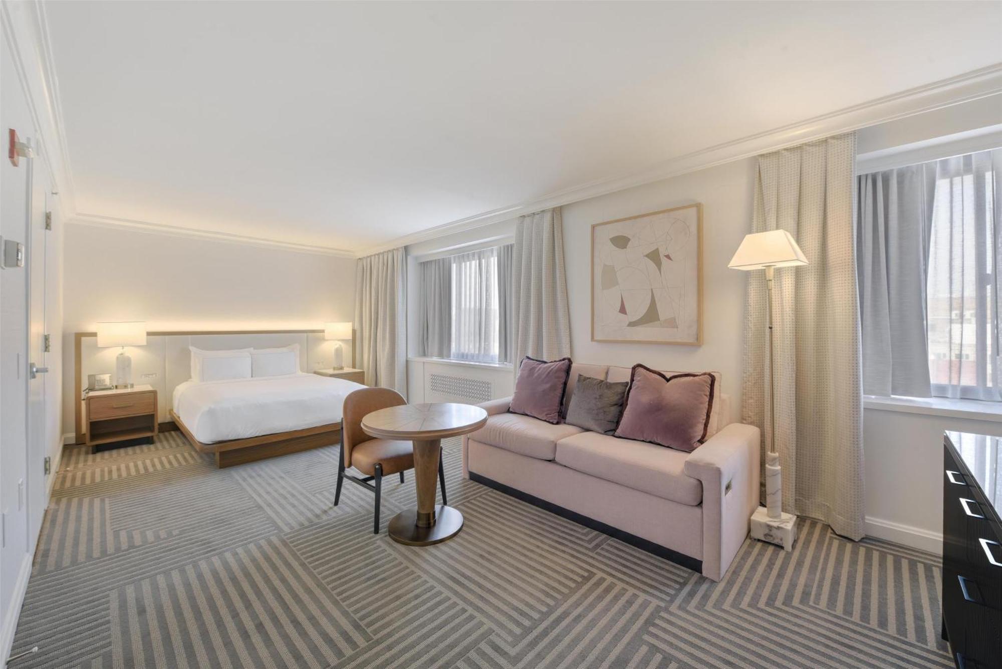 Chambre Lit King-Size avec Baignoire - Accessible aux Personnes à Mobilité Réduite