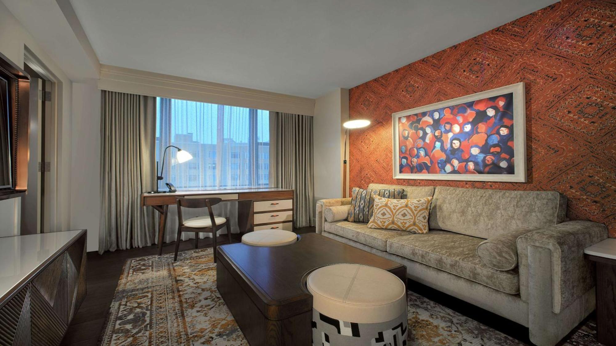 Deluxe King Suite,1551693649:JPEG