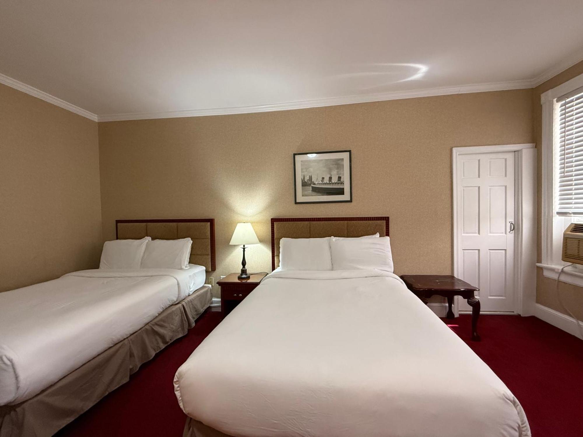 Doppelzimmer mit 2 Doppelbetten
