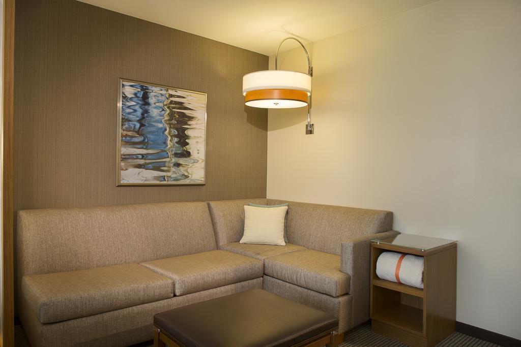 Kamer met 2 Queensize Bedden en Slaapbank - Hoge Verdieping