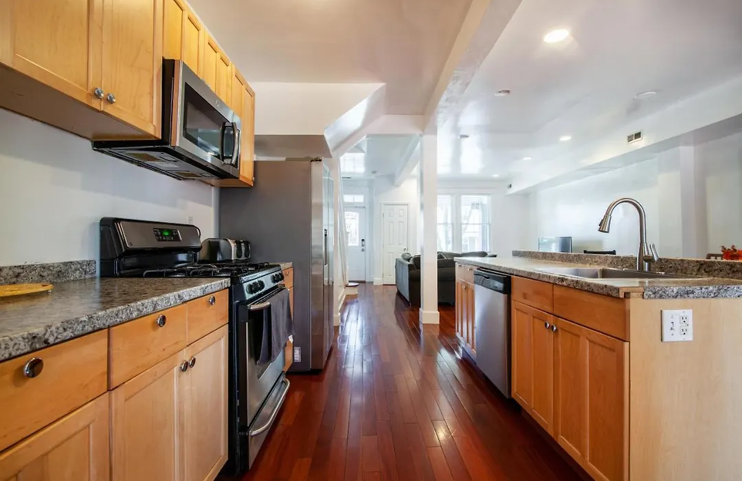 Spacious, Relaxing, 4 Bd 3.5 Ba Home In Petworth!-1
