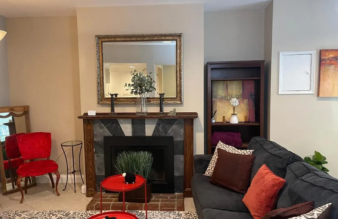 Central Victorian 1-Bed Getaway- National Mall-1