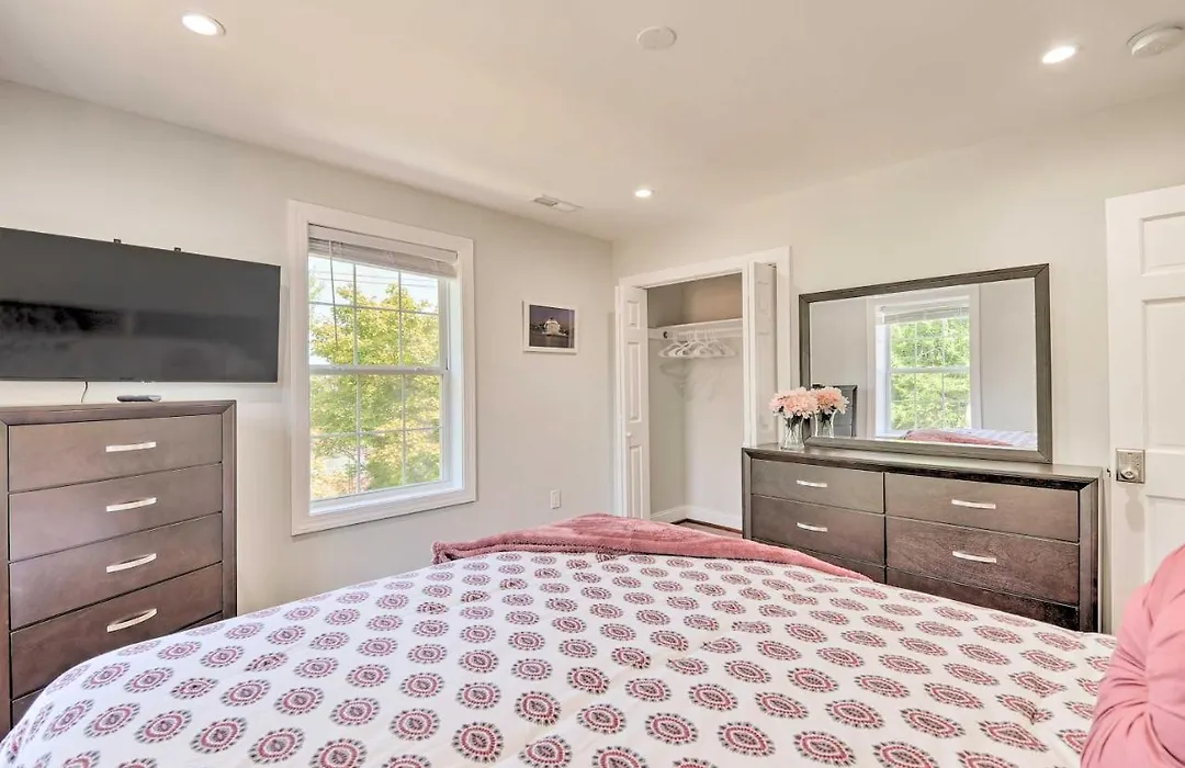 6 Mi To Capitol Hill: Spacious Family Home In Dc-1