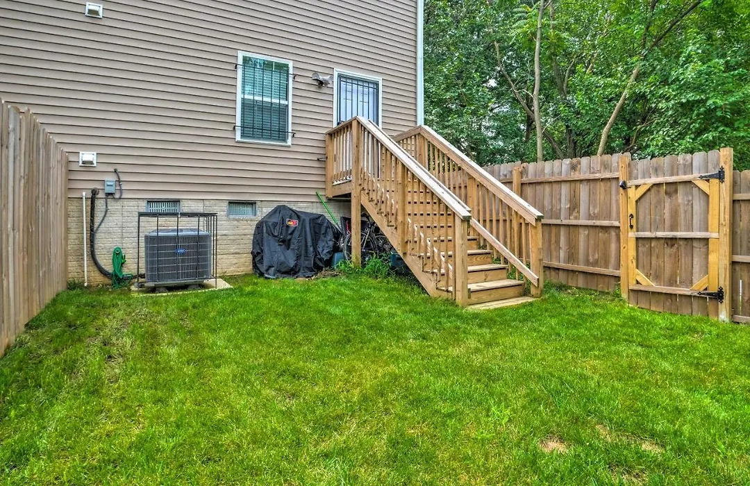 Well-Appointed Townhome Steps To Rec Center!-1