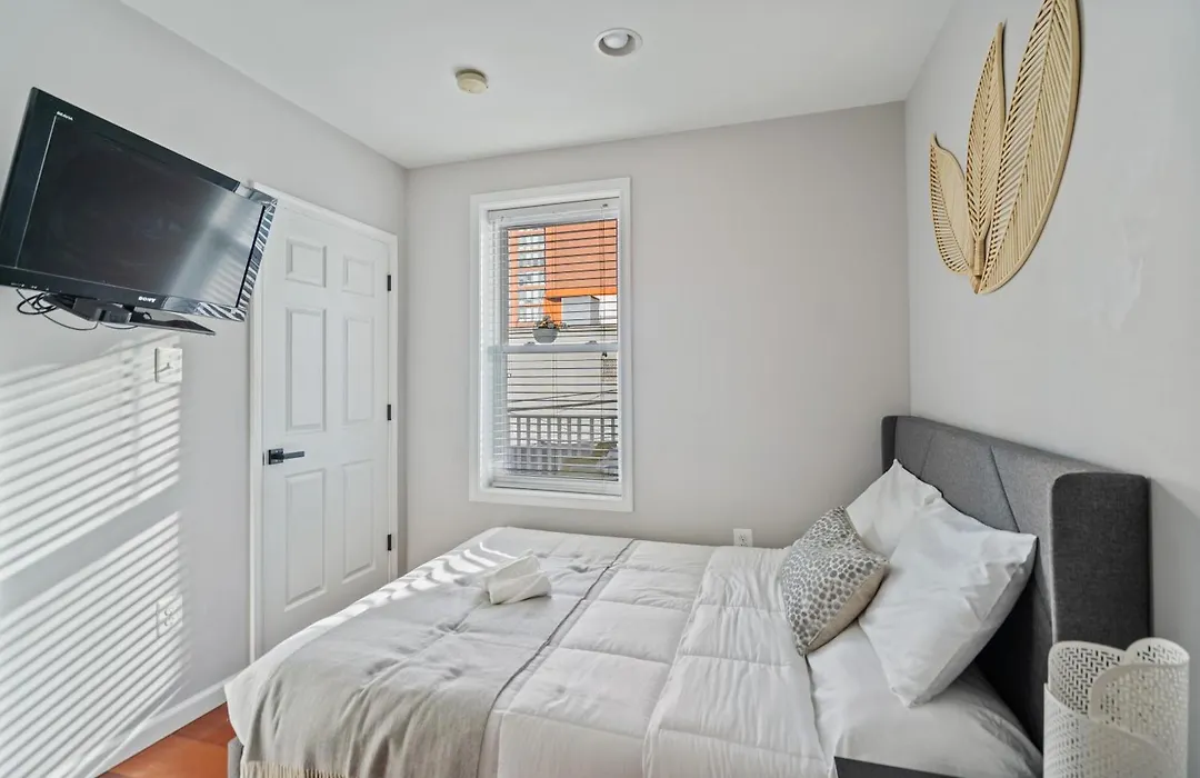Perfect Location! Stylish Condo Steps Away From Nationals Stadium And Navy Yard In Dc'S Southwest Gem-1