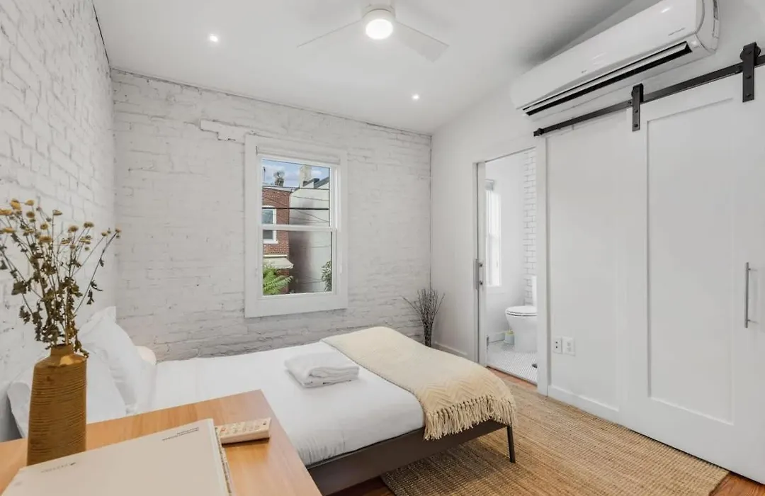Adorable Studio Space In Private Carriage House-1