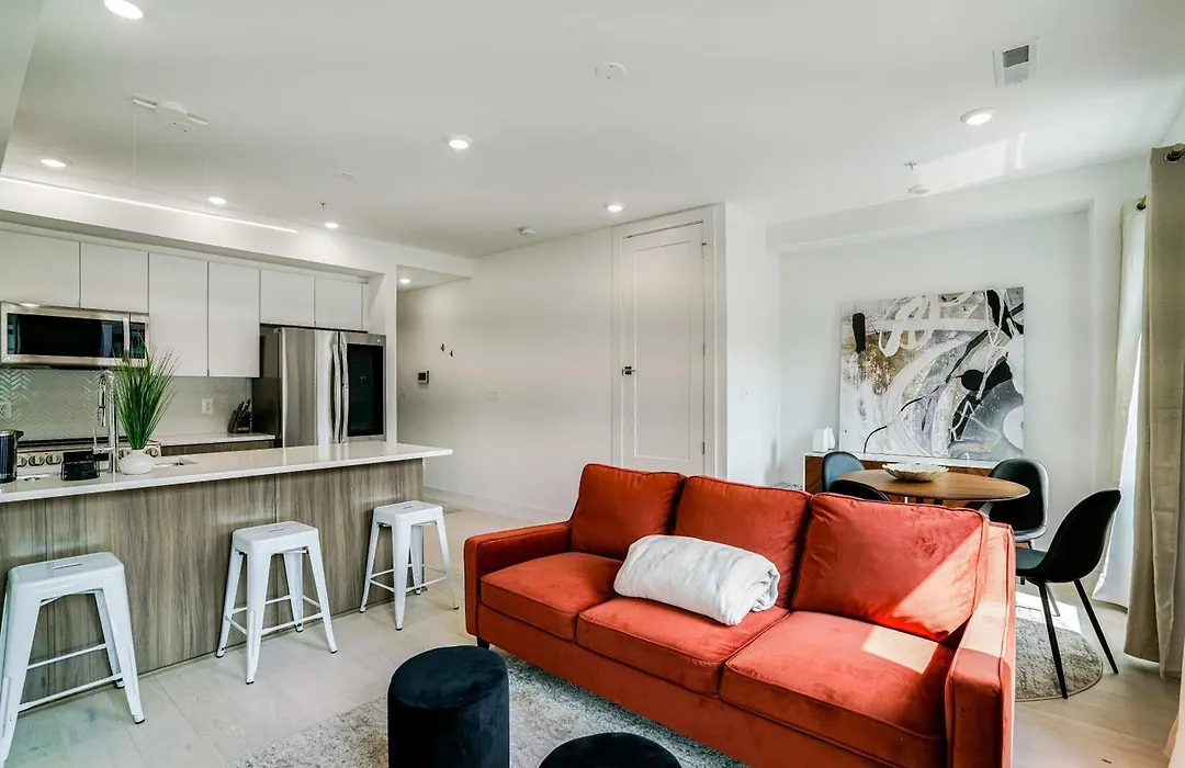 The Luxe 8Th St Suite-1