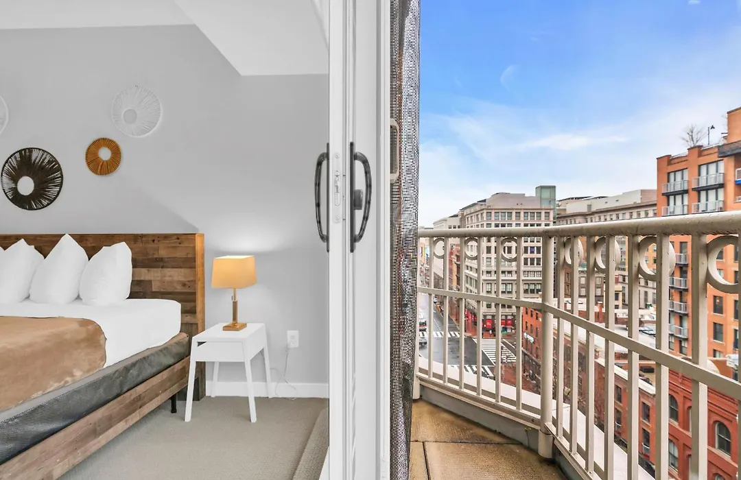 Heaven On Washington Fully Furnished Apartments-1
