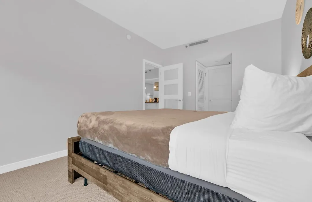 Heaven On Washington Fully Furnished Apartments-1