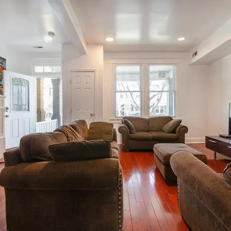 Spacious, Relaxing, 4 Bd 3.5 Ba Home In Petworth!-2
