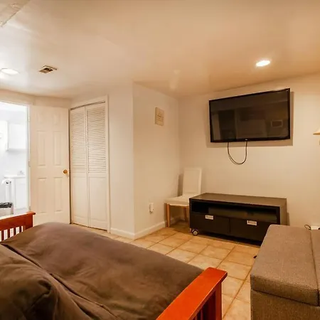 Relaxing, Spacious, Private, Walkable In Petworth!-3