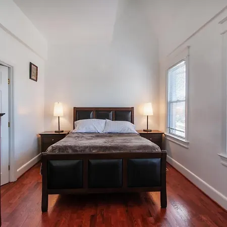 Spacious, Relaxing, 4 Bd 3.5 Ba Home In Petworth!-3