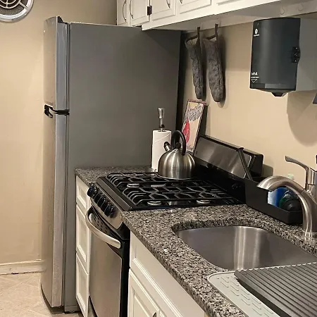 Central Victorian 1-Bed Getaway- National Mall-3