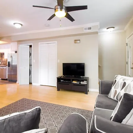 The Gray Corner House By Gallaudet 3 Bedroom 2 Ba-3