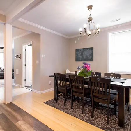 The Gray Corner House By Gallaudet 3 Bedroom 2 Ba-2