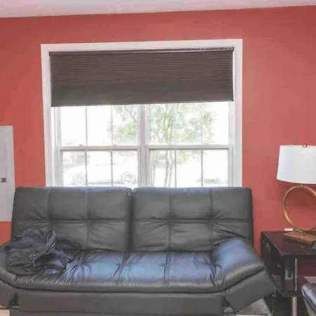The Urban Oasis, Sleeps 10, Convenient To National Mall, Walk To Metro!-2