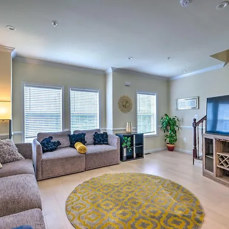 Well-Appointed Townhome Steps To Rec Center!-2