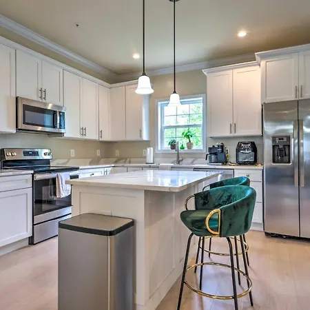 Well-Appointed Townhome Steps To Rec Center!-3