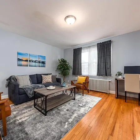 Capitol Hill Apartment With Free Parking-3