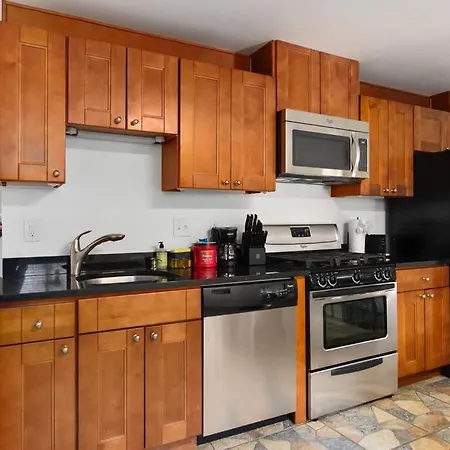Upscale 2Br Apartment With Patio-3