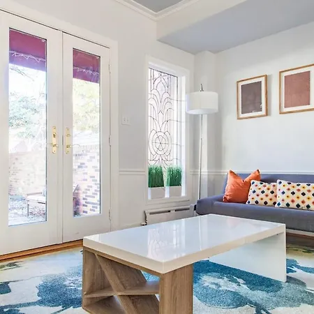 Treat Yourself To Georgetown - Dupont Circle W Backyard-3