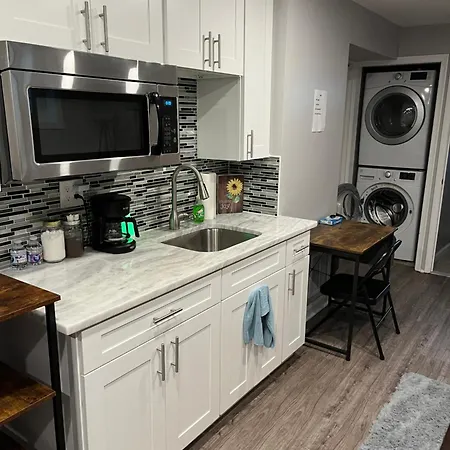 Urban Retreat Basement Studio Only Two Blocks From Metro! Off Street Parking!-2
