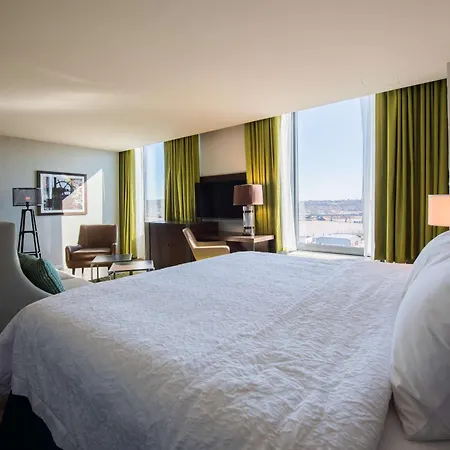 Hampton Inn & Suites Washington, D.C. - Navy Yard-2