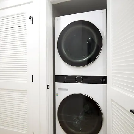 Excellent 2-Br Condo In Hip Area Of Dc-2