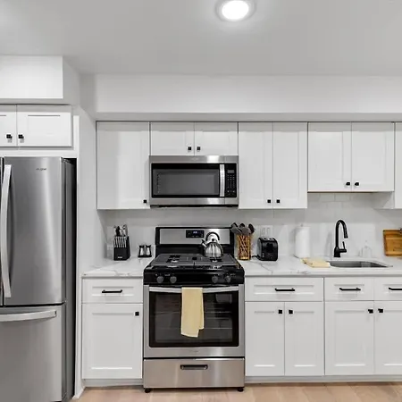 Excellent 2-Br Condo In Hip Area Of Dc-3