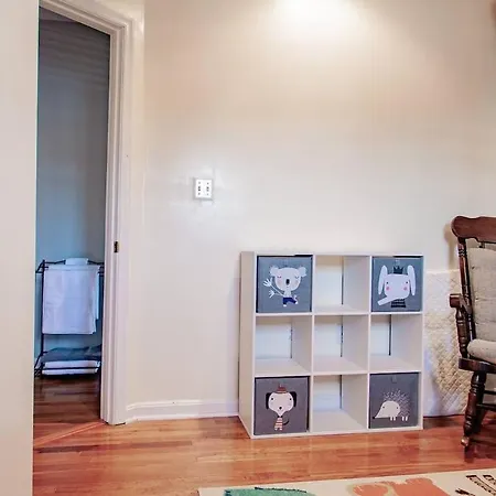 Family-Friendly Home For Travelers Near Subway-3