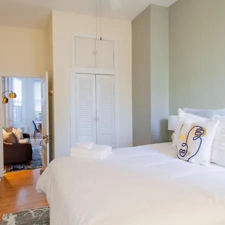 Classy 1-Br Flat Nestled Between Dupont & Logan-3