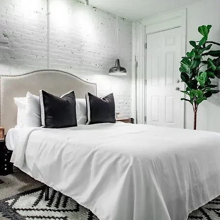 Designerflat Nestled Between Dupont&Logan Circles-3