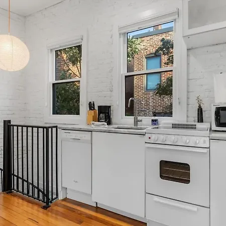 Adorable Studio Space In Private Carriage House-2