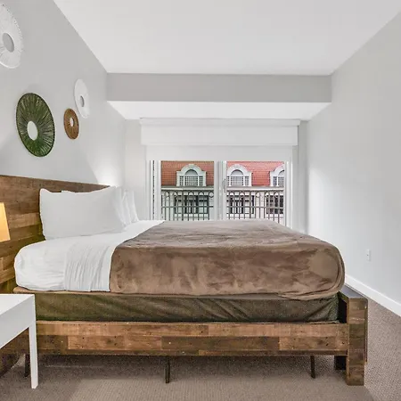 Heaven On Washington Fully Furnished Apartments-3