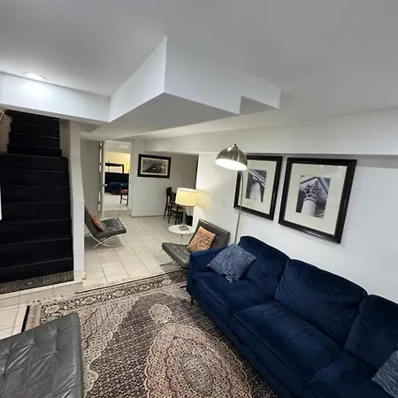 Comfy Basement Home 2 Bdrm1Den 3Queen Beds-2