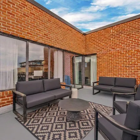 Global Luxury Suites At Georgetown-3