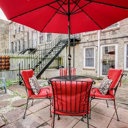 City Chic -- Your Walkable, Capitol Hill Home Away From Home!-3