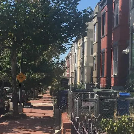 An English Gem Near Union Station-2